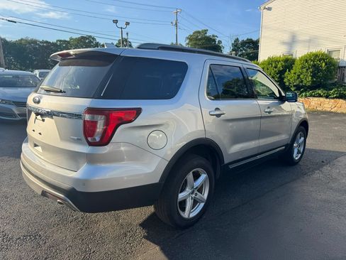 Used 2016 Ford Explorer XLT w/ Equipment Group 202A AWD/4WD image 7