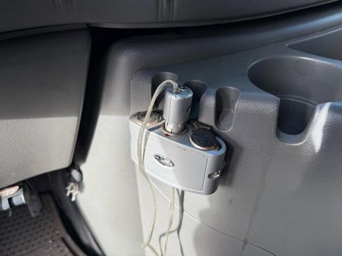 Used 2005 Ford E-350 and Econoline 350 Extended Super Duty image 35