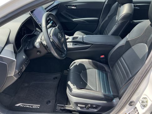 Used 2019 Toyota Avalon Touring FWD image 21