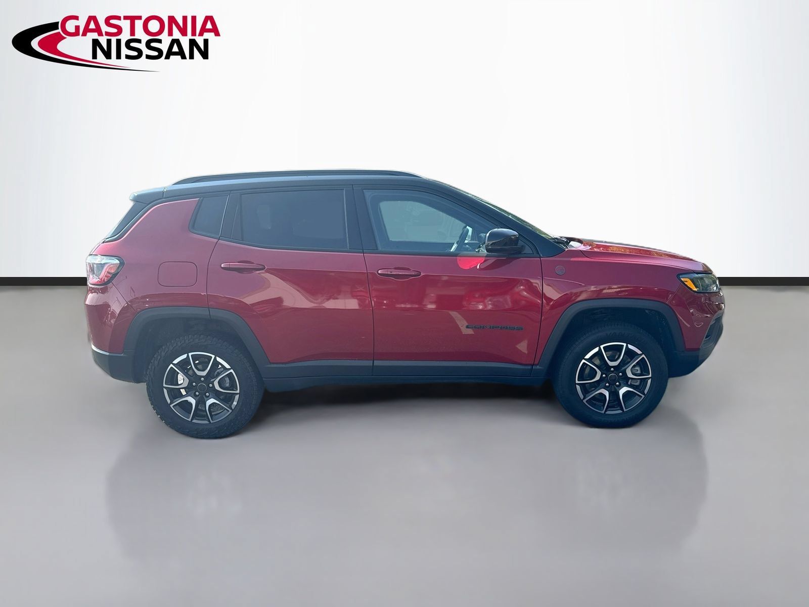 Used 2025 Jeep Compass Trailhawk AWD/4WD image 10