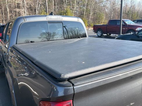 Used 2019 Toyota Tacoma SR5 image 9