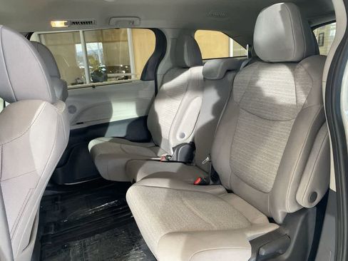 Used 2023 Toyota Sienna LE image 21