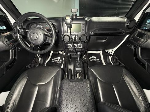 Used 2015 Jeep Wrangler Unlimited Sahara AWD/4WD image 26