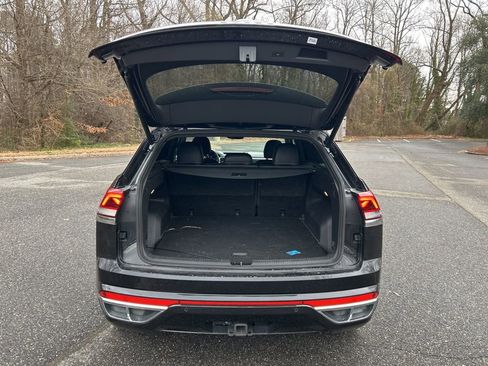 Used 2021 Volkswagen Atlas Cross Sport SEL Premium image 10