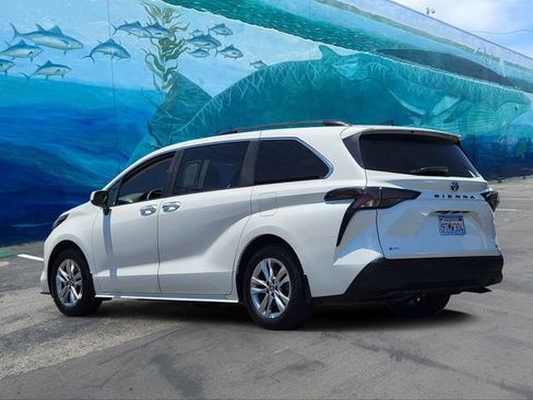 Used 2025 Toyota Sienna XLE w/ XLE Plus Package FWD image 2