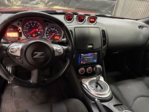 Used 2015 Nissan 370Z Coupe RWD image 10