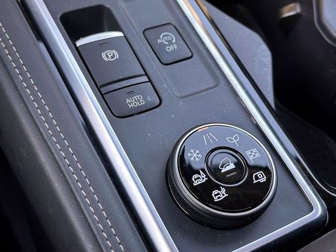 Certified 2025 Nissan Pathfinder Platinum w/ Cargo Package image 33