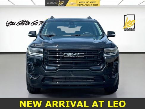 Used 2023 GMC Acadia SLE w/ Driver Convenience Package image 2