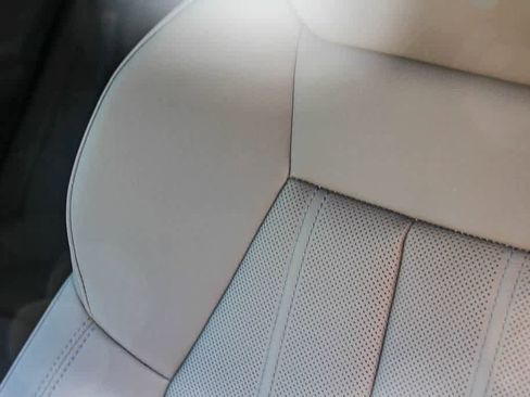 Used 2025 Audi Q5 Premium Plus w/ Premium Plus AWD/4WD image 25