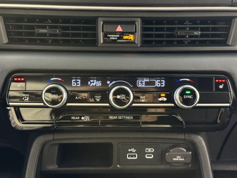 Used 2025 Honda Pilot Sport image 26