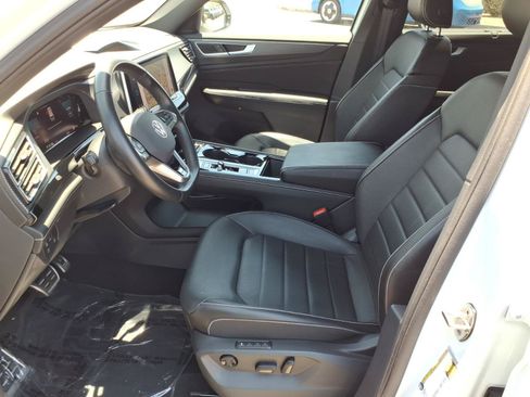 Certified 2024 Volkswagen Atlas Cross Sport SEL R-Line AWD/4WD image 20
