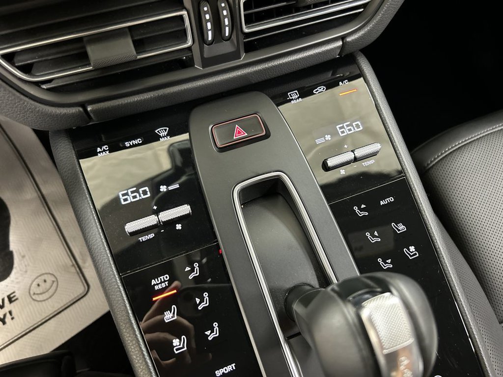 Certified 2026 Porsche Macan AWD/4WD image 17