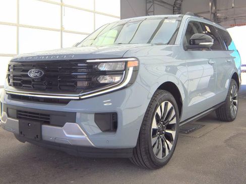Used 2025 Ford Expedition Platinum w/ Driver's Package AWD/4WD image 1
