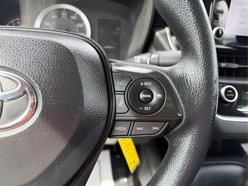 Used 2022 Toyota Corolla LE FWD image 39