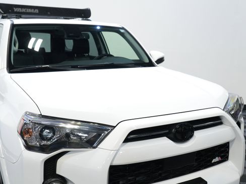 Used 2022 Toyota 4Runner SR5 Premium w/ 4Runner Black Package (TMS) image 12