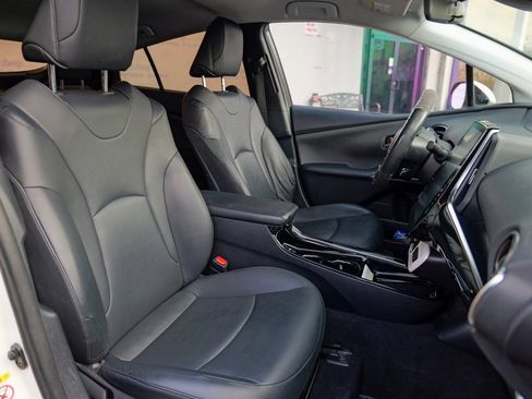 Used 2017 Toyota Prius Prime Premium image 35