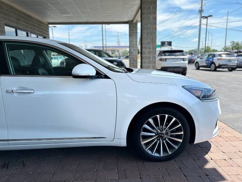 Used 2017 Kia Cadenza Premium FWD image 22