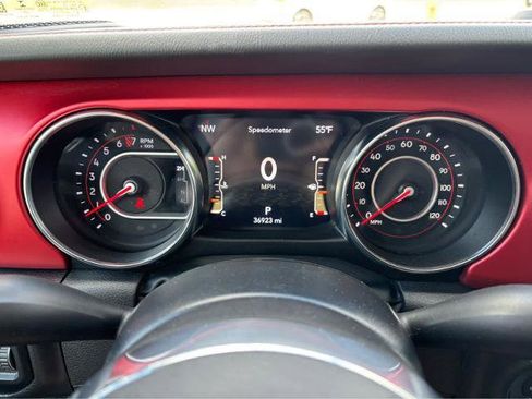 Used 2022 Jeep Gladiator Rubicon w/ Cold Weather Group AWD/4WD image 19