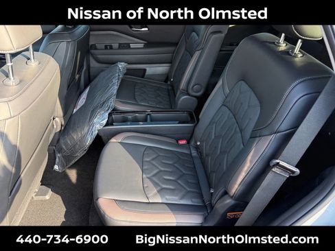 New 2026 Nissan Pathfinder Platinum image 18