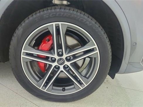 Used 2024 Audi Q5 e Prestige w/ Prestige Package image 62