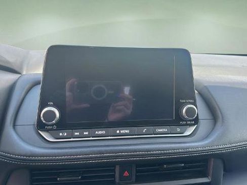 Used 2024 Nissan Rogue S FWD image 10