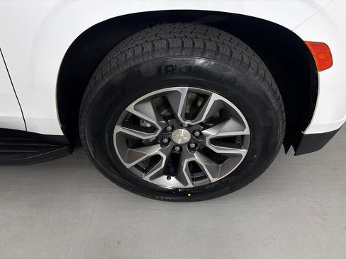 Used 2021 Chevrolet Suburban LT w/ Luxury Package AWD/4WD image 9