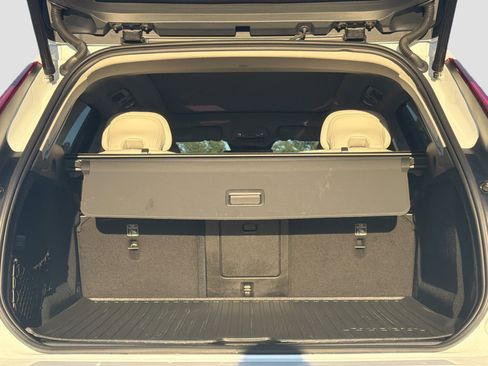 Used 2025 Volvo XC60 B5 Ultra w/ Climate Package image 12