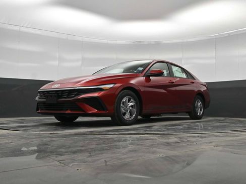 New 2026 Hyundai Elantra SE image 31