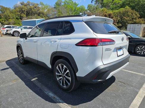 Used 2022 Toyota Corolla Cross XLE w/ Convenience Package image 10