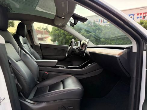 Used 2020 Tesla Model Y Long Range image 35