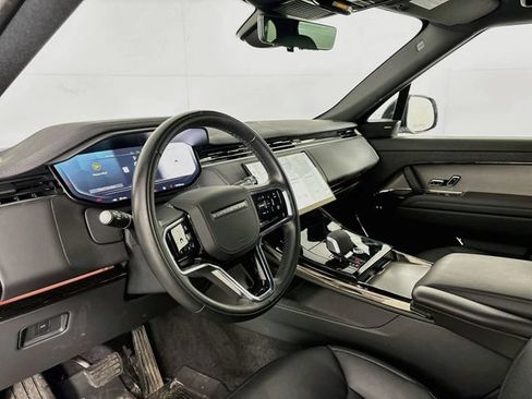 Used 2025 Land Rover Range Rover Sport SE AWD/4WD image 9