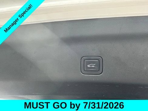 Used 2023 GMC Yukon SLT RWD image 30