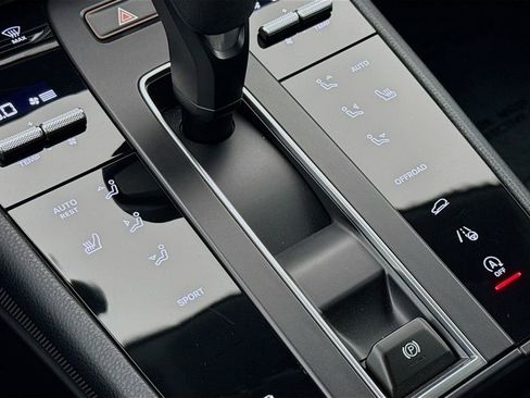 Certified 2024 Porsche Macan image 22