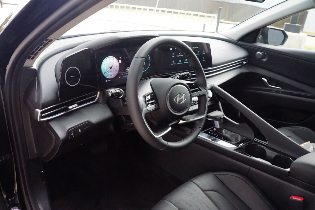 New 2026 Hyundai Elantra Limited FWD image 18