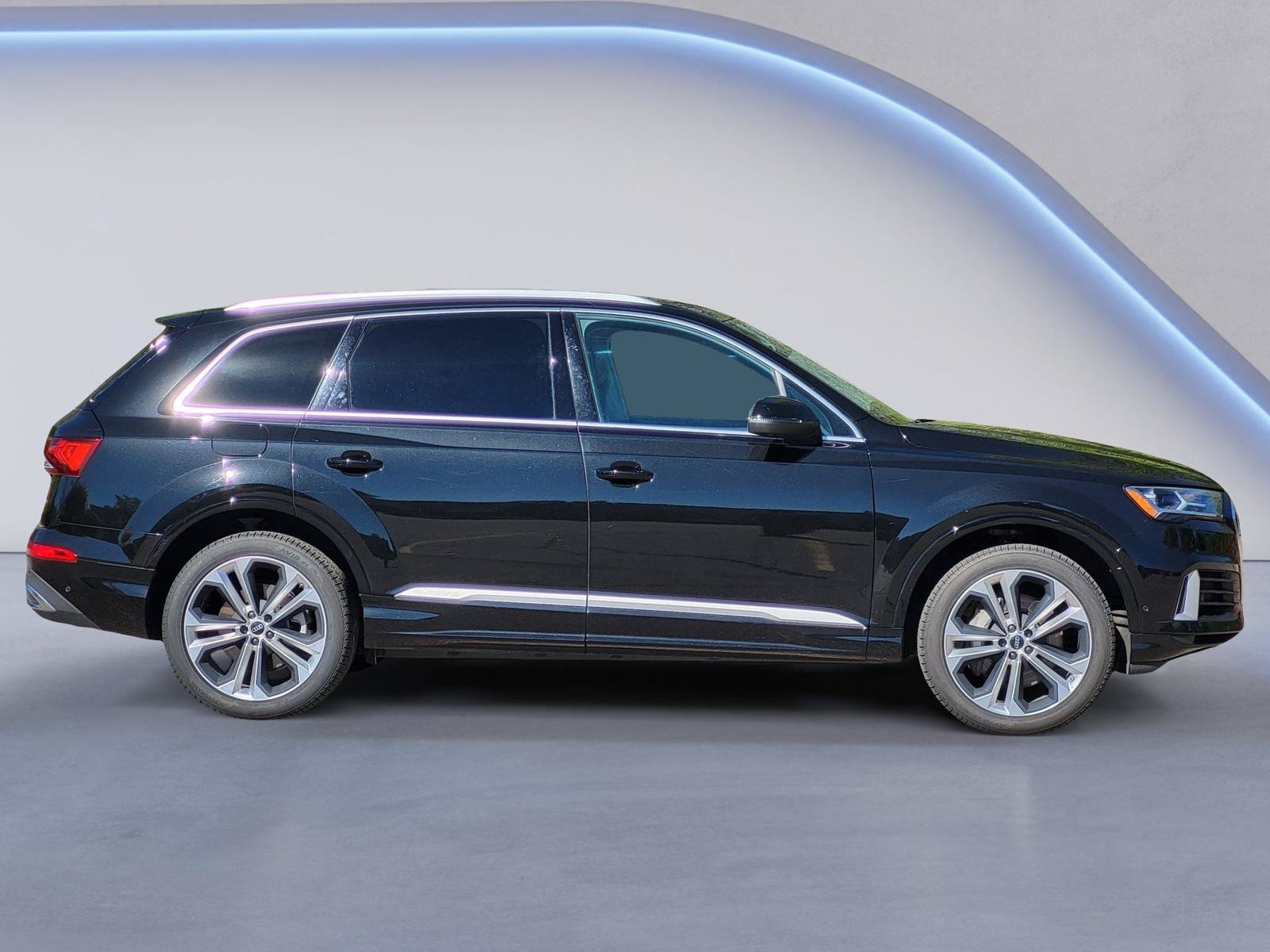 Used 2022 Audi Q7 3.0T Premium Plus w/ Premium Plus Package AWD/4WD image 4