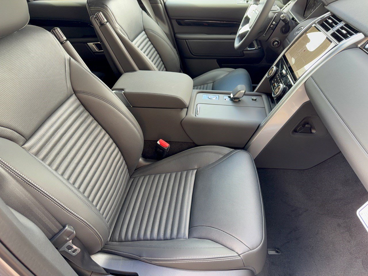 New 2026 Land Rover Discovery S AWD/4WD image 30