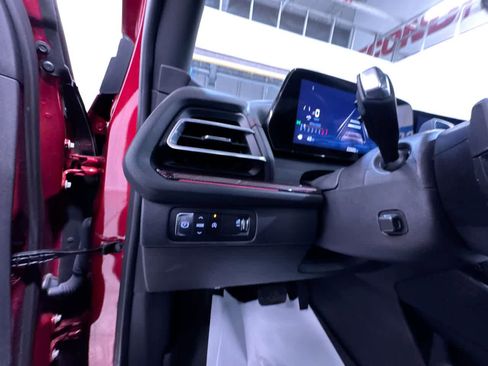 Used 2024 Chevrolet Traverse RS image 16