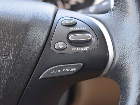 Used 2019 Nissan Pathfinder SL FWD image 9