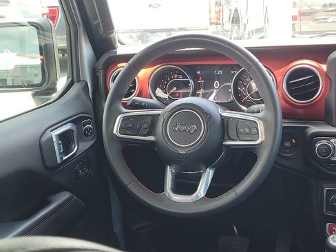 Used 2023 Jeep Gladiator Rubicon w/ LED Lighting Group AWD/4WD image 15