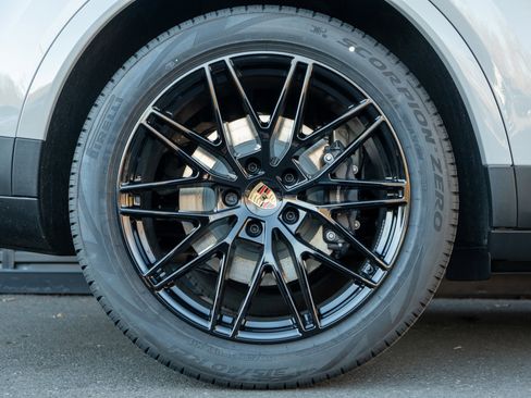 New 2026 Porsche Cayenne image 14