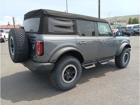 New 2024 Ford Bronco Outer Banks w/ Sasquatch Package image 3
