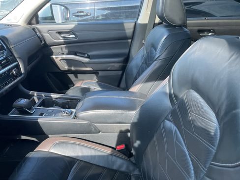 Used 2022 Nissan Pathfinder Platinum image 28