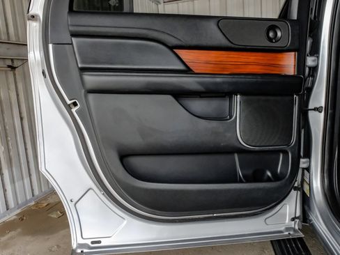 Used 2020 Lincoln Navigator L Reserve RWD image 48