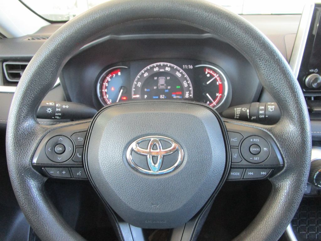 Used 2025 Toyota RAV4 XLE FWD image 28