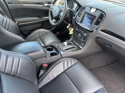 Used 2023 Chrysler 300 C image 13