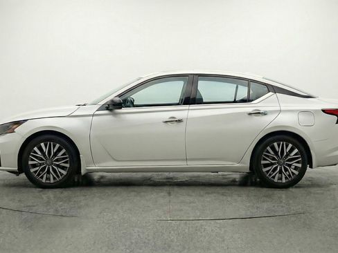 Used 2025 Nissan Altima 2.5 SV image 5