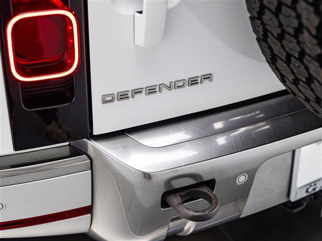 Used 2023 Land Rover Defender 110 S AWD/4WD image 33