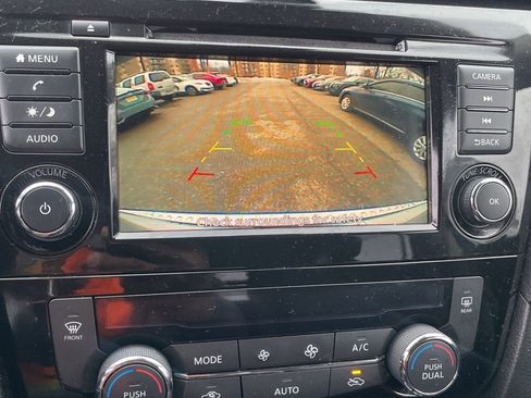 Used 2020 Nissan Rogue SV image 4