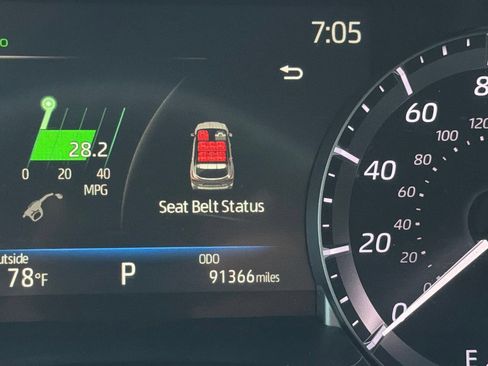 Used 2023 Toyota Highlander L FWD image 9
