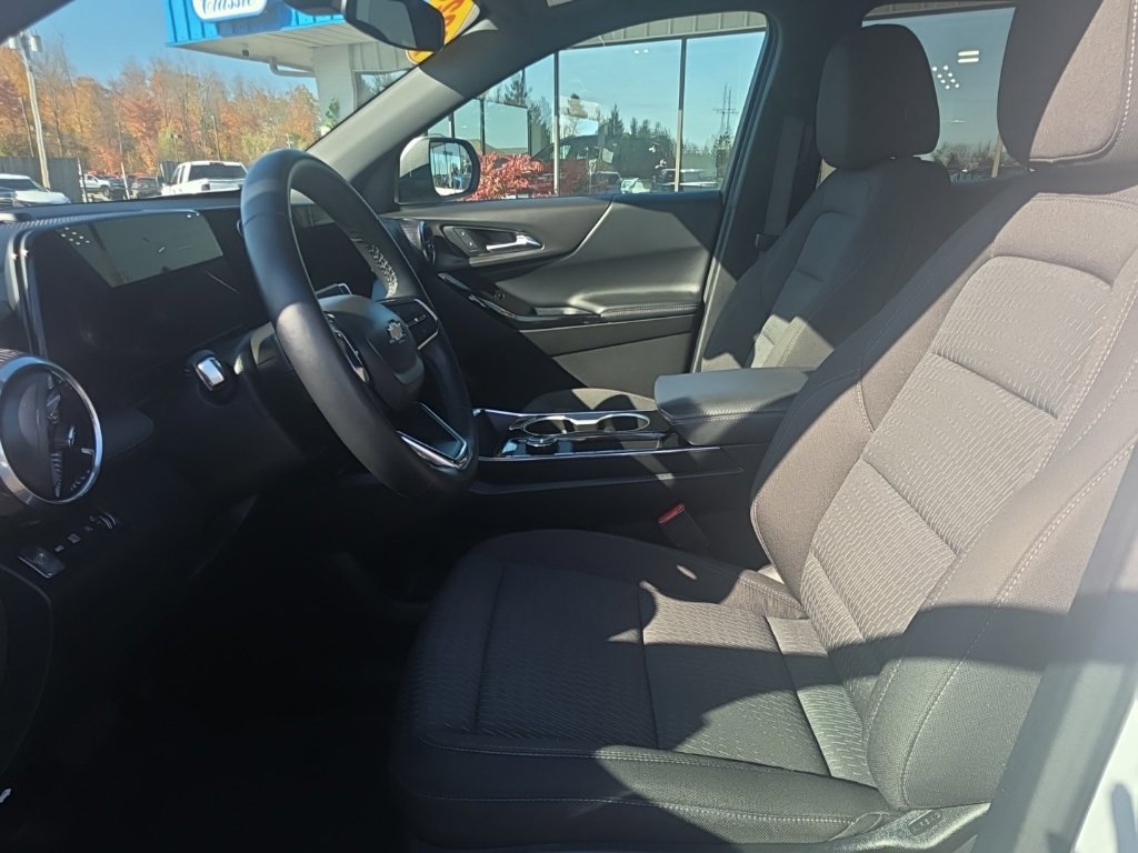 Used 2026 Chevrolet Equinox LT AWD/4WD image 18